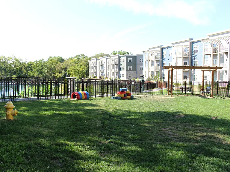 Mammoth Springs Apartments & Townhomes — Photo 16