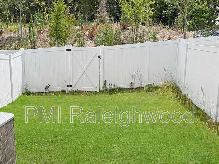 671 Rolling Fields Dr — Photo 18