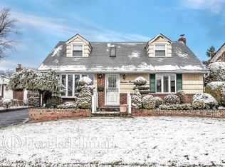 1106 Lydia Dr, Franklin Square, NY 11010