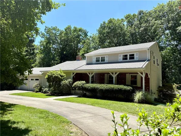 33 Mary Ann Dr, Exeter, RI 02822