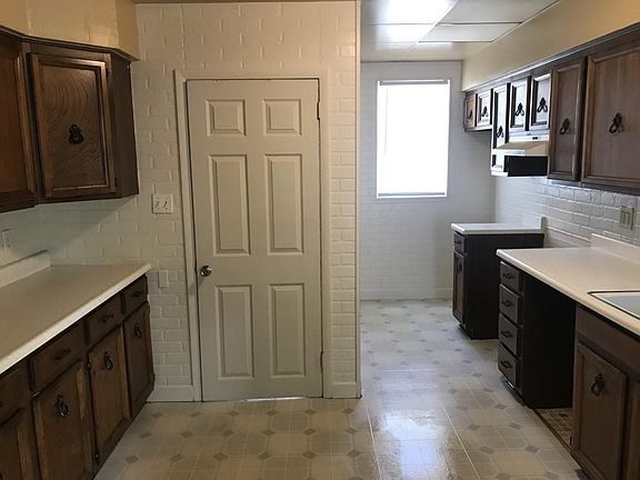3rd image of 704 E Republic St