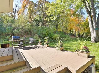 8621 Wood Cliff Cir S, Minneapolis, MN 55438