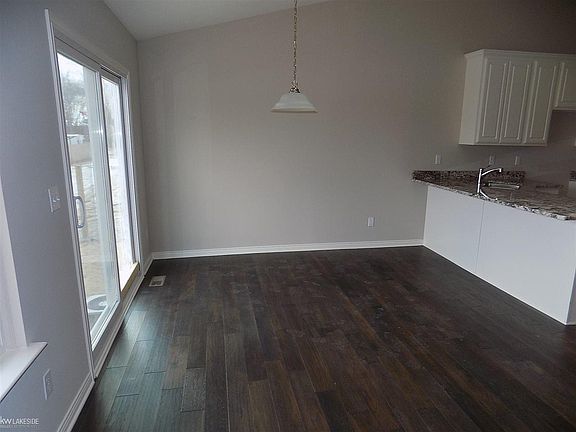 5th image of 49410 Chapel Hill Dr Unit 61