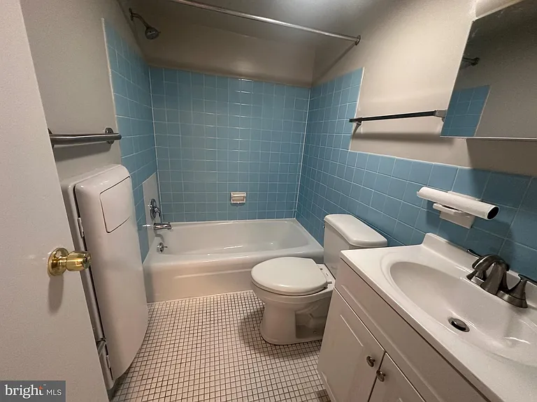 19 Canterbury Sq #201 — Photo 9