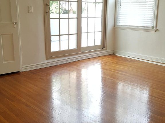 3rd image of 738 S Plymouth Blvd APT F