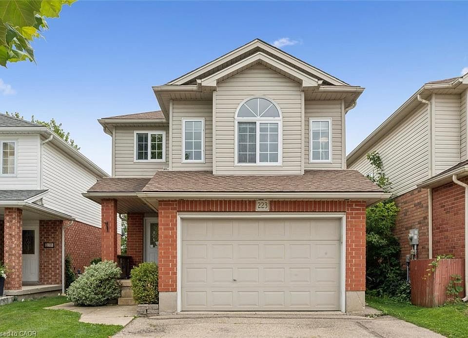 1st image of 223 Hollyridge Cres
