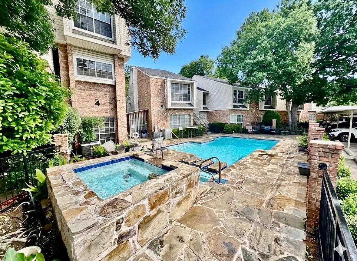 2 bed, 882 sqft, $1,695 — Photo 4
