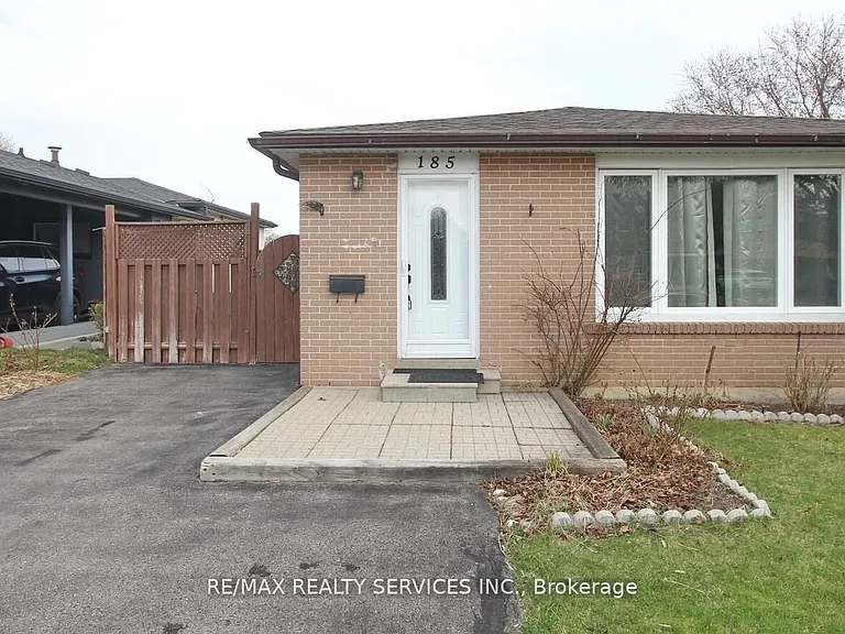 185 Earnscliffe Cir — Photo 2