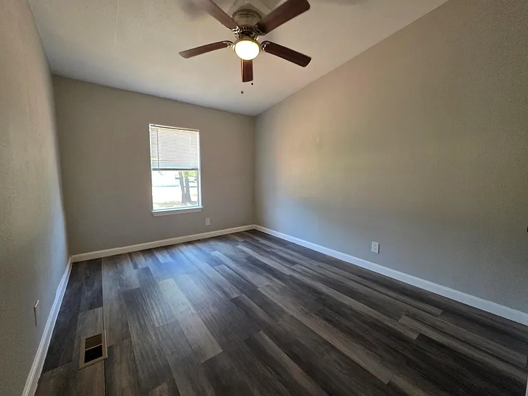 12121 Old County Rd — Photo 16