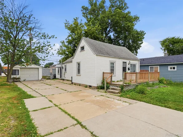 23409 Carlisle Ave, Hazel Park, MI 48030