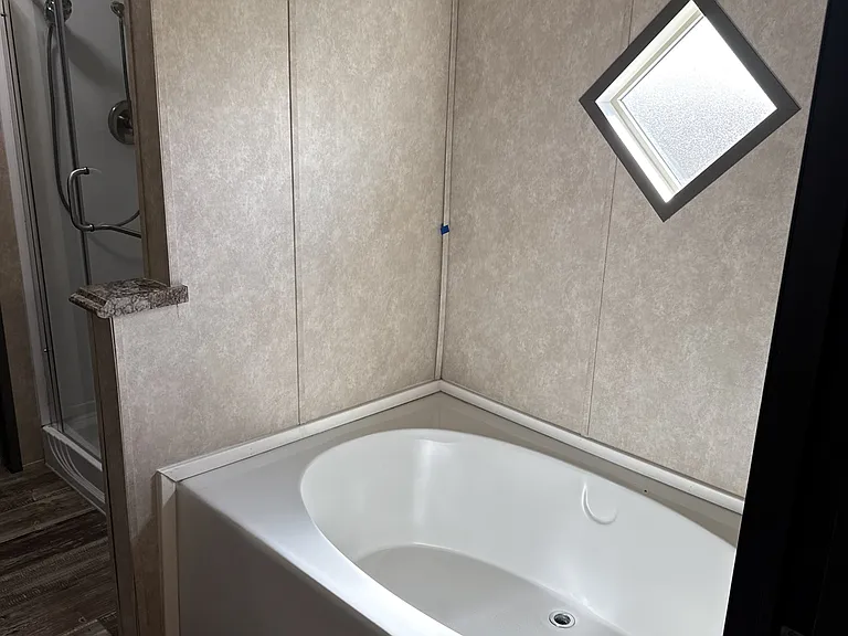 894 FM 1395 — Photo 18