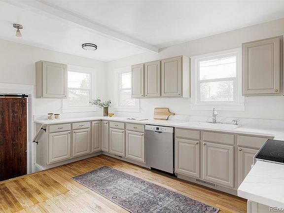 3rd image of 2312 W Baltic Place