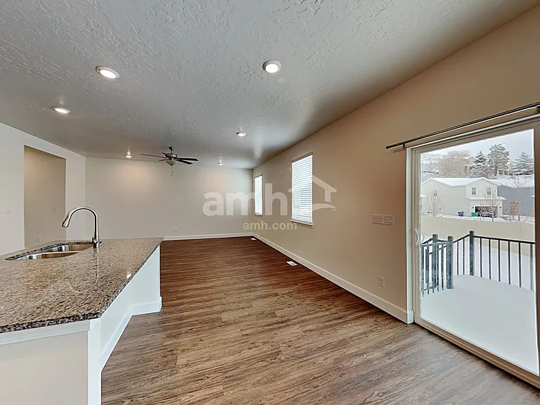 3028 E North Village Dr — Photo 5