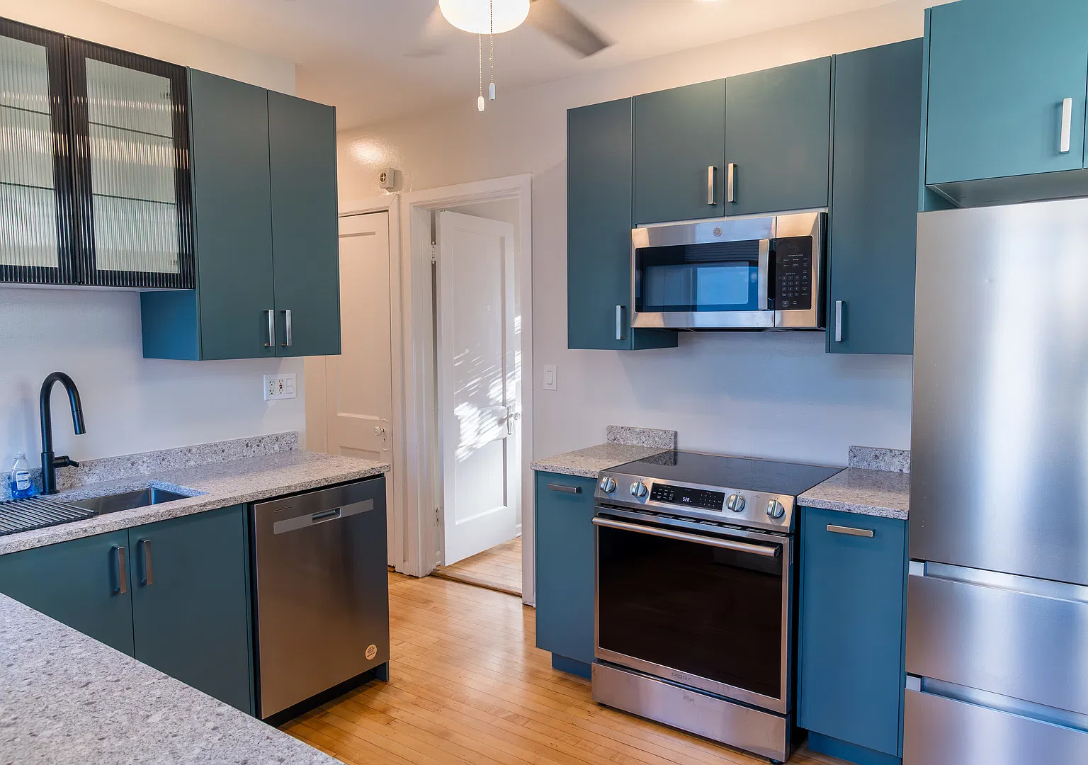 2 bed, $2,100 — Photo 3