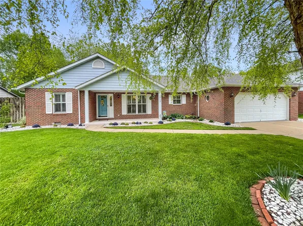 1712 Creekside Dr, Swansea, IL 62226