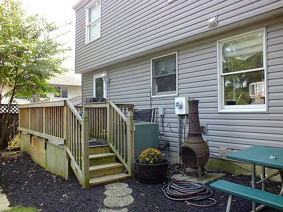 4th image of 839 McDonell Dr