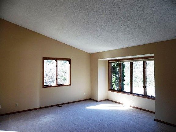 5th image of 2778 Southlawn Dr N