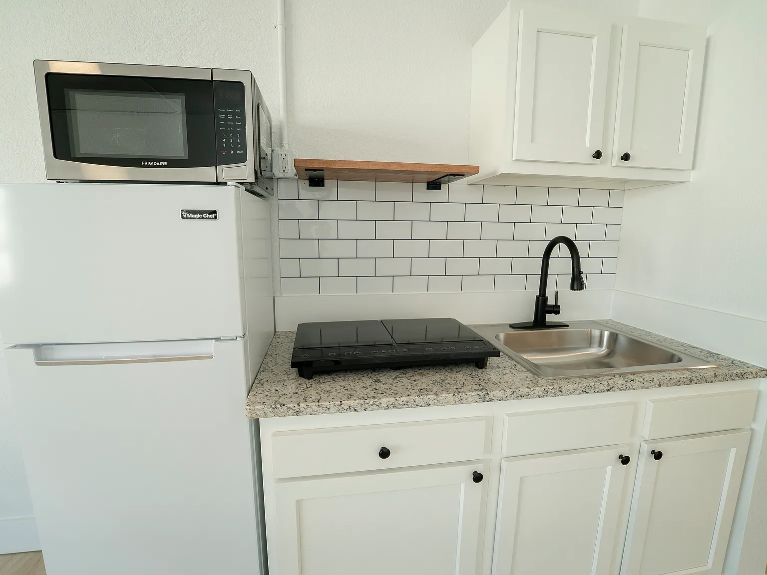 Studio, 300 sqft, $695 — Photo 4