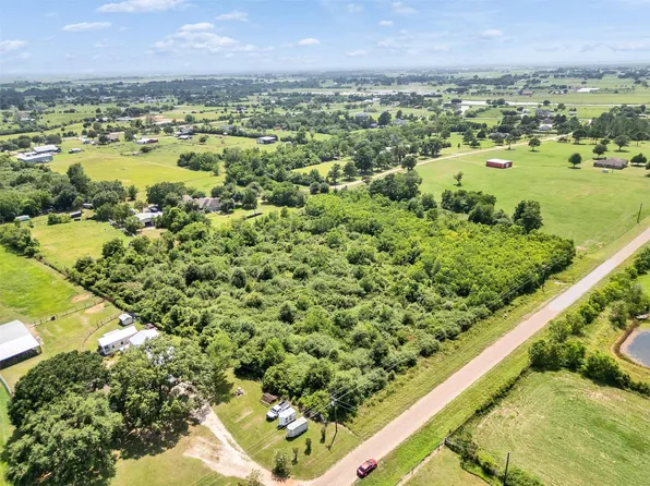 13 Pine St, Waller, TX 77484