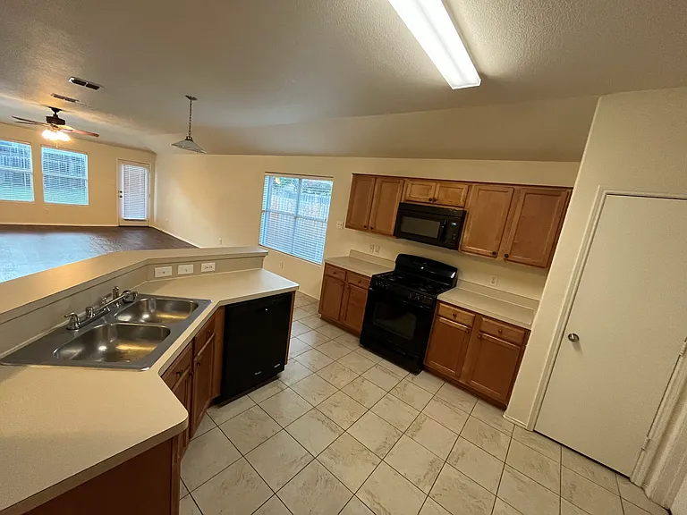 5809 Thoroughbred Ct — Photo 3