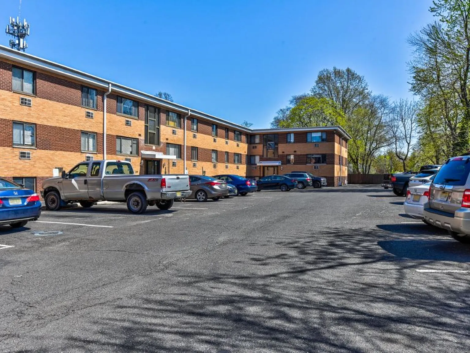 Oak Terrace Apartments — Photo 3