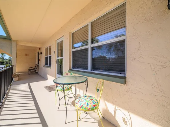 11720 Park Blvd APT 302, Seminole, FL 33772