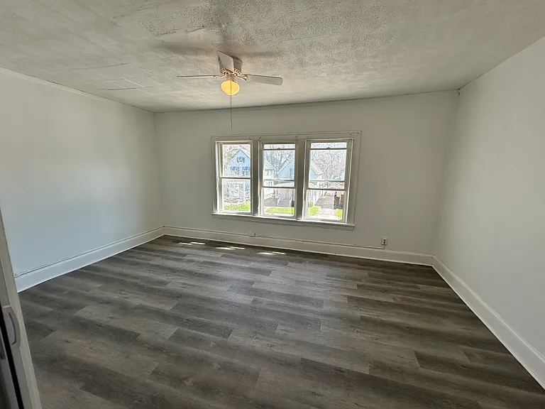 2232 W 103rd St — Photo 17