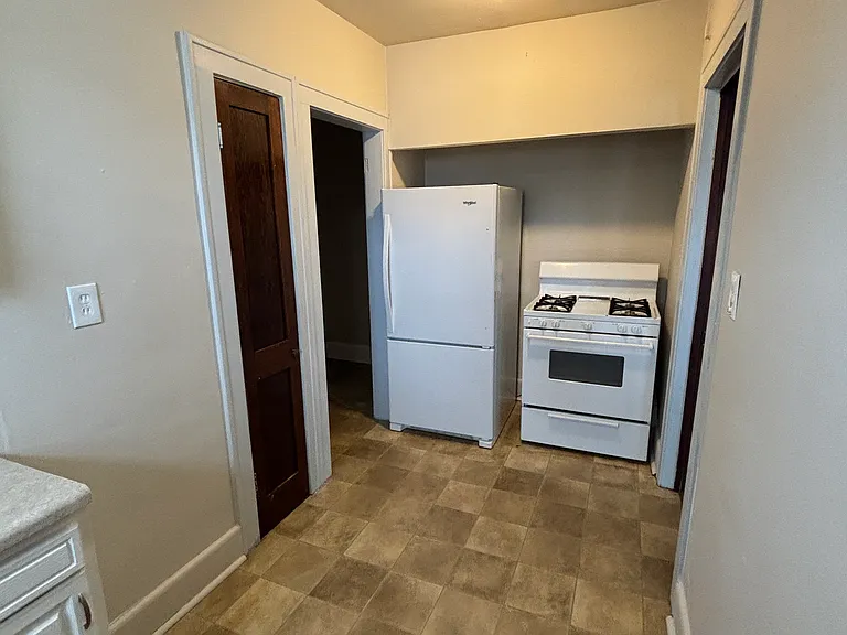 334 Van Buren Ave #3 — Photo 4