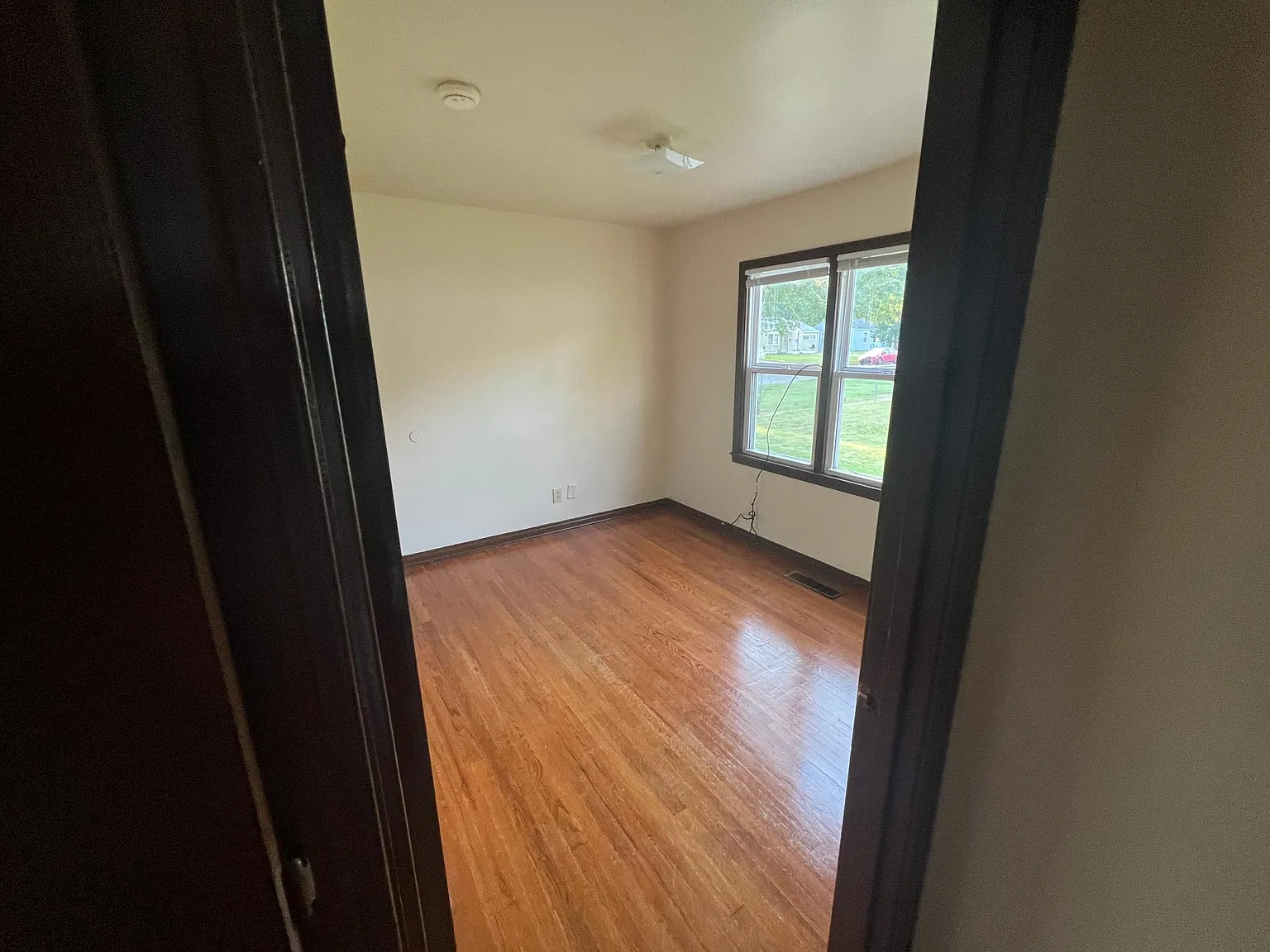 3 bed, 864 sqft, $1,225 — Photo 3