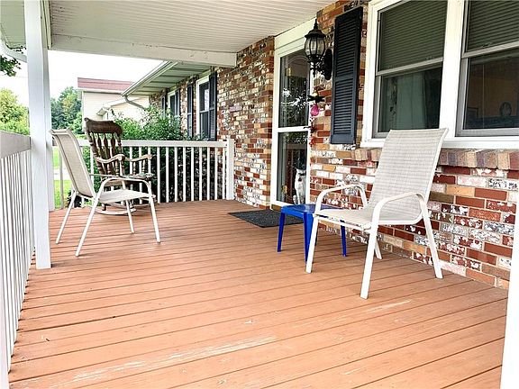 4th image of 399 W Park Dr