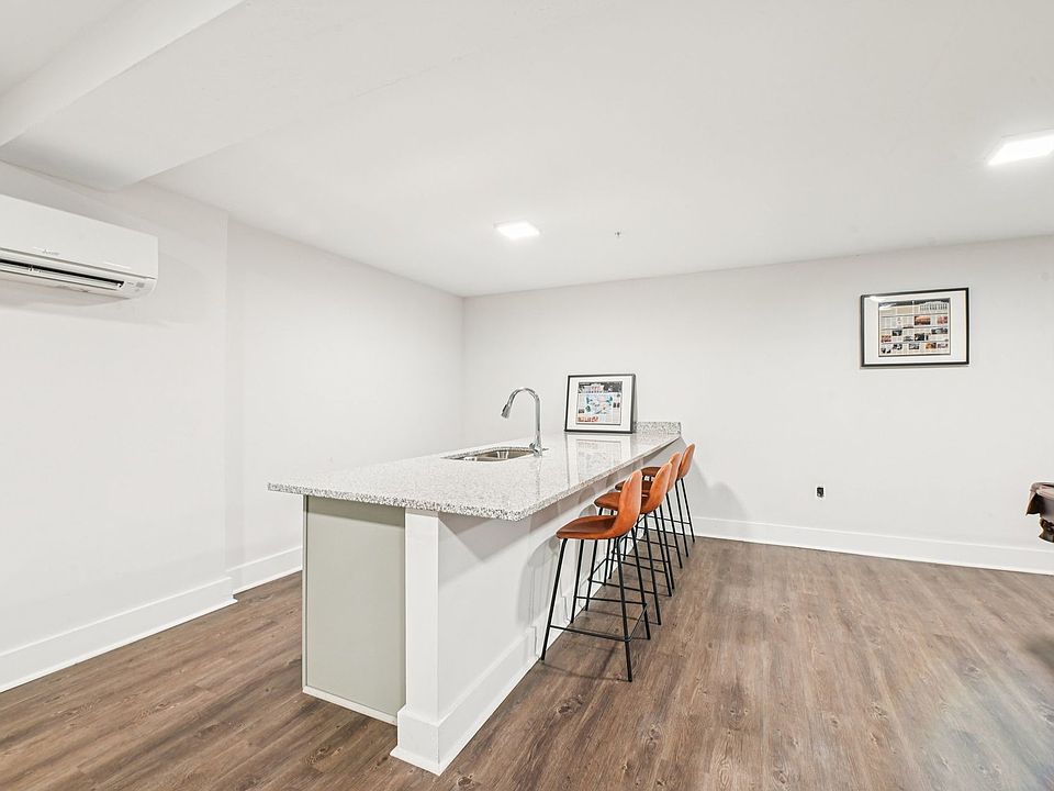 1st image of 139 W Walnut St #B
