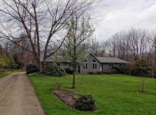 11270 Highland View Dr, Chardon, OH 44024