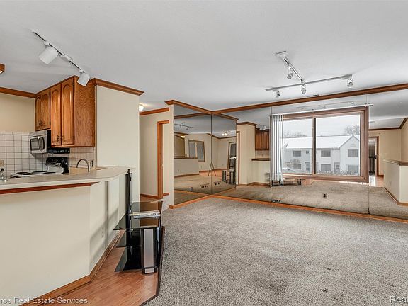 3rd image of 64 Rosebud Ln