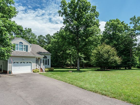 2nd image of 304 Thornhill Dr