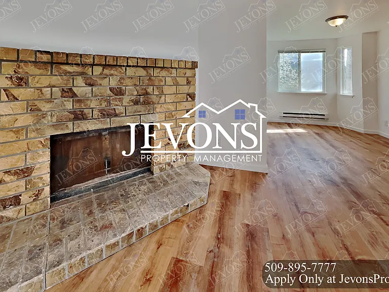 1722 E 56th St #2 — Photo 6