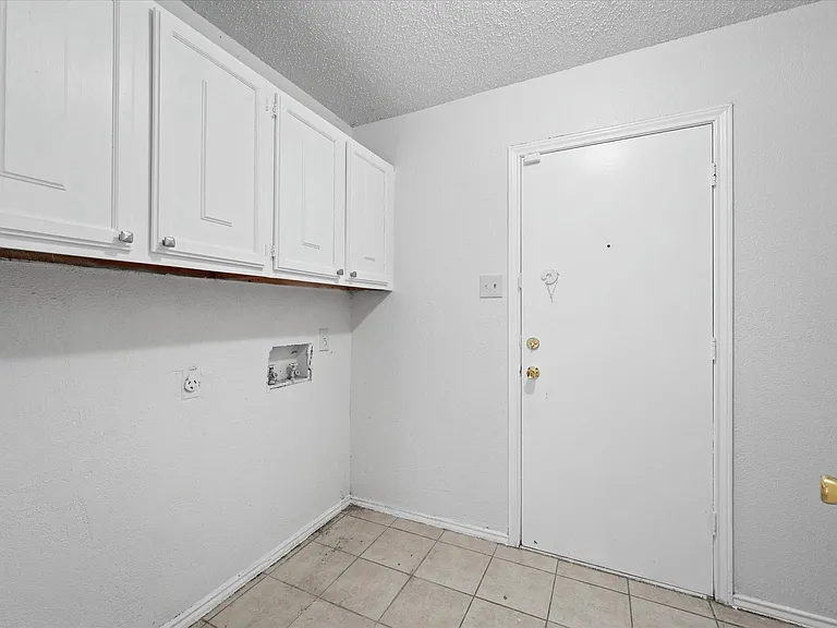 3925 Wendover Dr — Photo 8