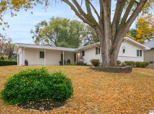 1216 Peterson Dr, Omaha, NE 68130