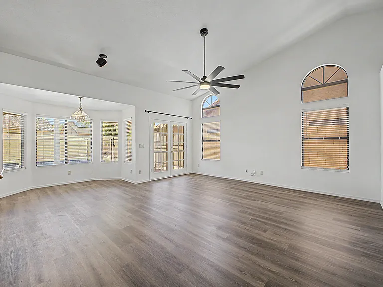 3103 N Meadow Ln — Photo 12