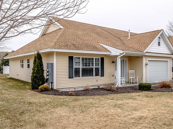2nd image of 32 Macintosh Ln #32