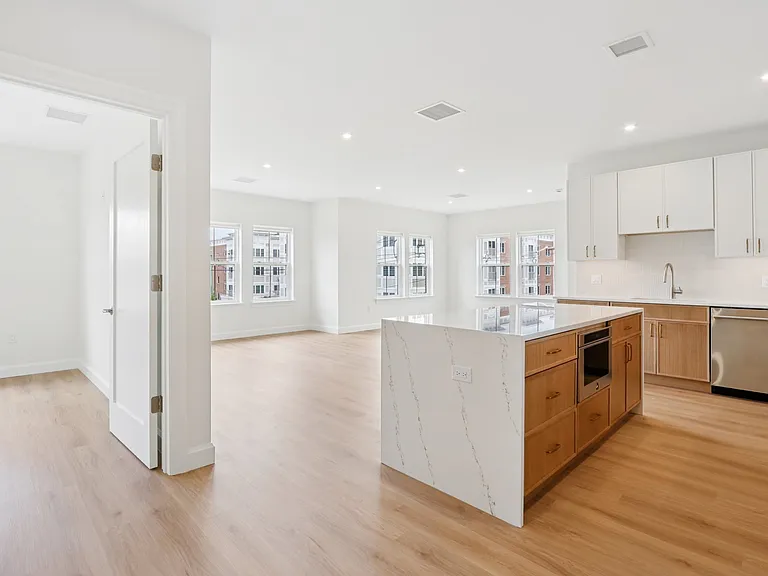 201 WALNUT — Photo 5