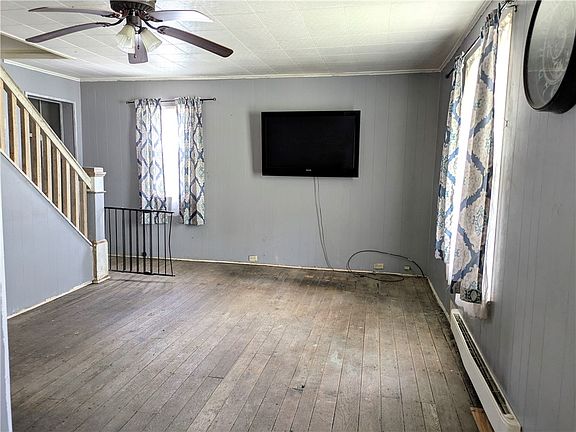 2nd image of 723 Broadford Rd