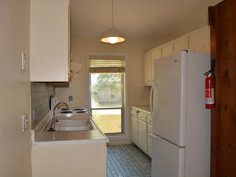 82 Mannsfield Crescent Way #B — Photo 16