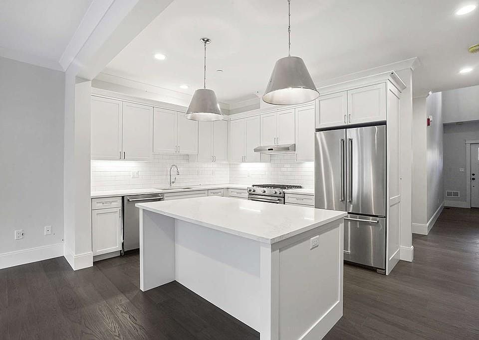 1st image of 7 Southfield Dr #7