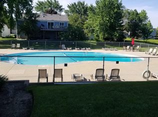 800 Brook Dr, Streamwood, IL 60107