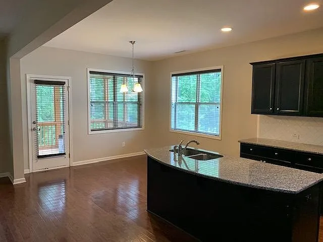 1100 Broadcreek Dr — Photo 5