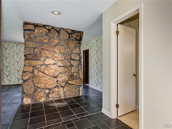 5th image of 8000 52nd St