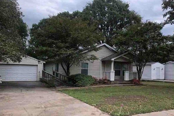 2nd image of 104 Grande Ln
