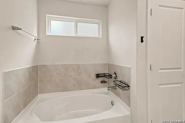 8106 Chestnut Blue Dr — Photo 24
