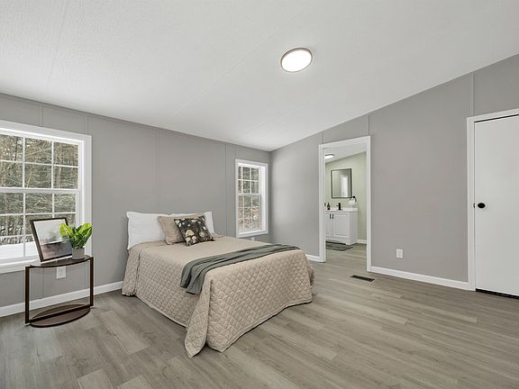 3rd image of 146 Old Bennington Road