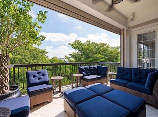 705 10th St S APT 301, Naples, FL 34102